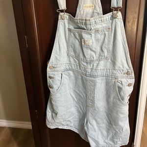 Womens Levi’s shortalls size m